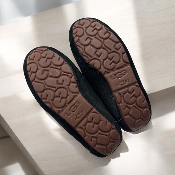 UGG Black and Cream Shearling Moccasins UGG Women's Ansley Slipper size 6 - Picture 8 of 10